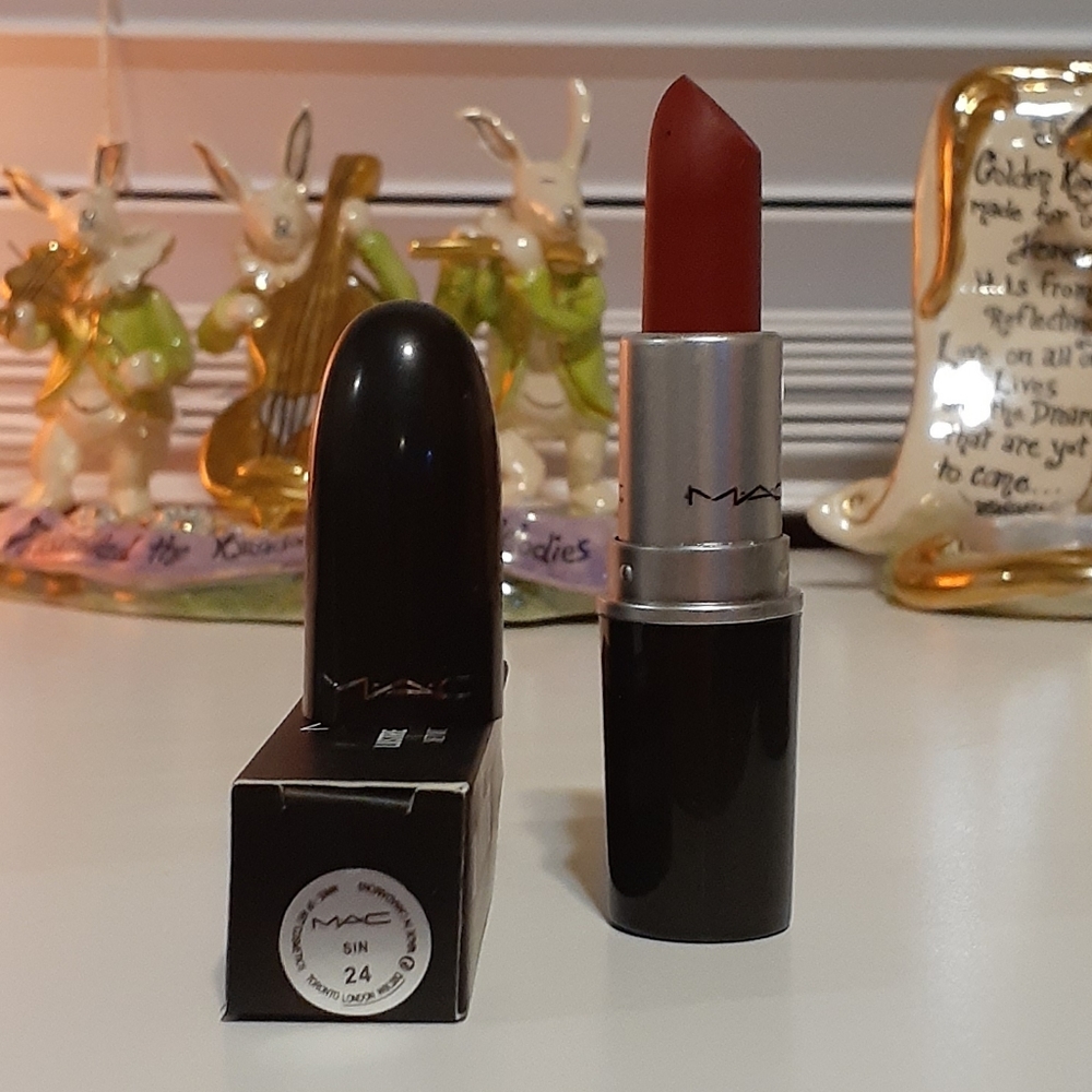 NWB!! MAC LIPSTICK 💋(SOLD SEPARATELY)